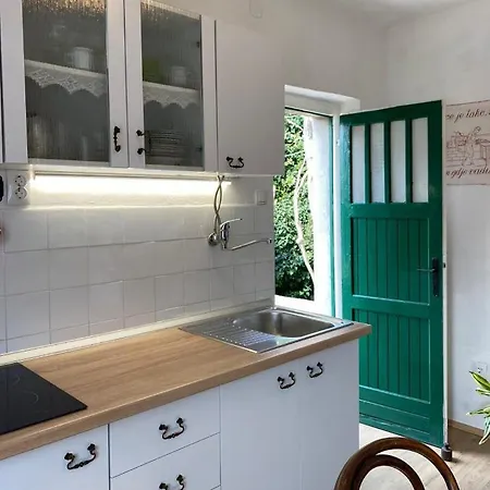 Dida Roko, Rustikalni S Terasom *