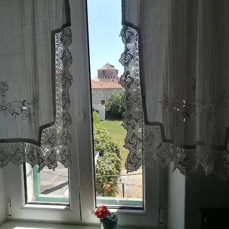 Dida Roko, Rustikalni S Terasom