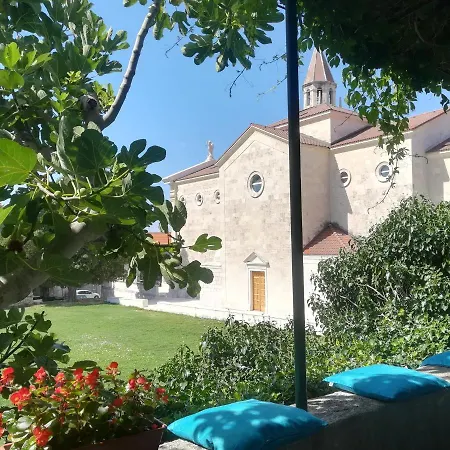 Lejlighed Dida Roko, Rustikalni S Terasom