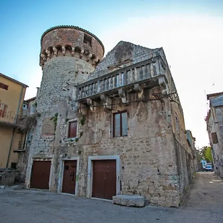 Dida Roko, Rustikalni S Terasom Kastela