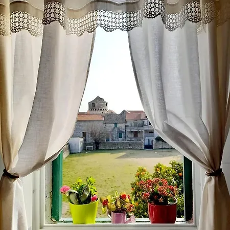 Dida Roko, Rustikalni S Terasom Apartment Kastela