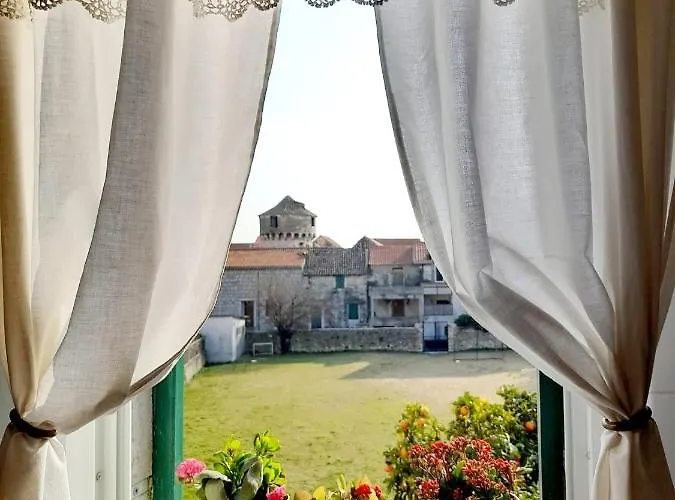 Dida Roko, Rustikalni S Terasom Lejlighed Kaštela