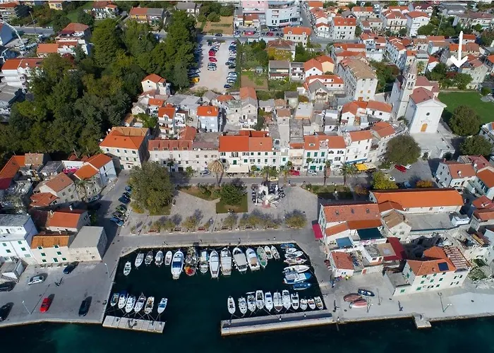 Dida Roko, Rustikalni S Terasom Lejlighed *