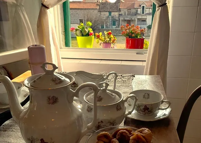 Dida Roko, Rustikalni S Terasom Lejlighed Kaštela